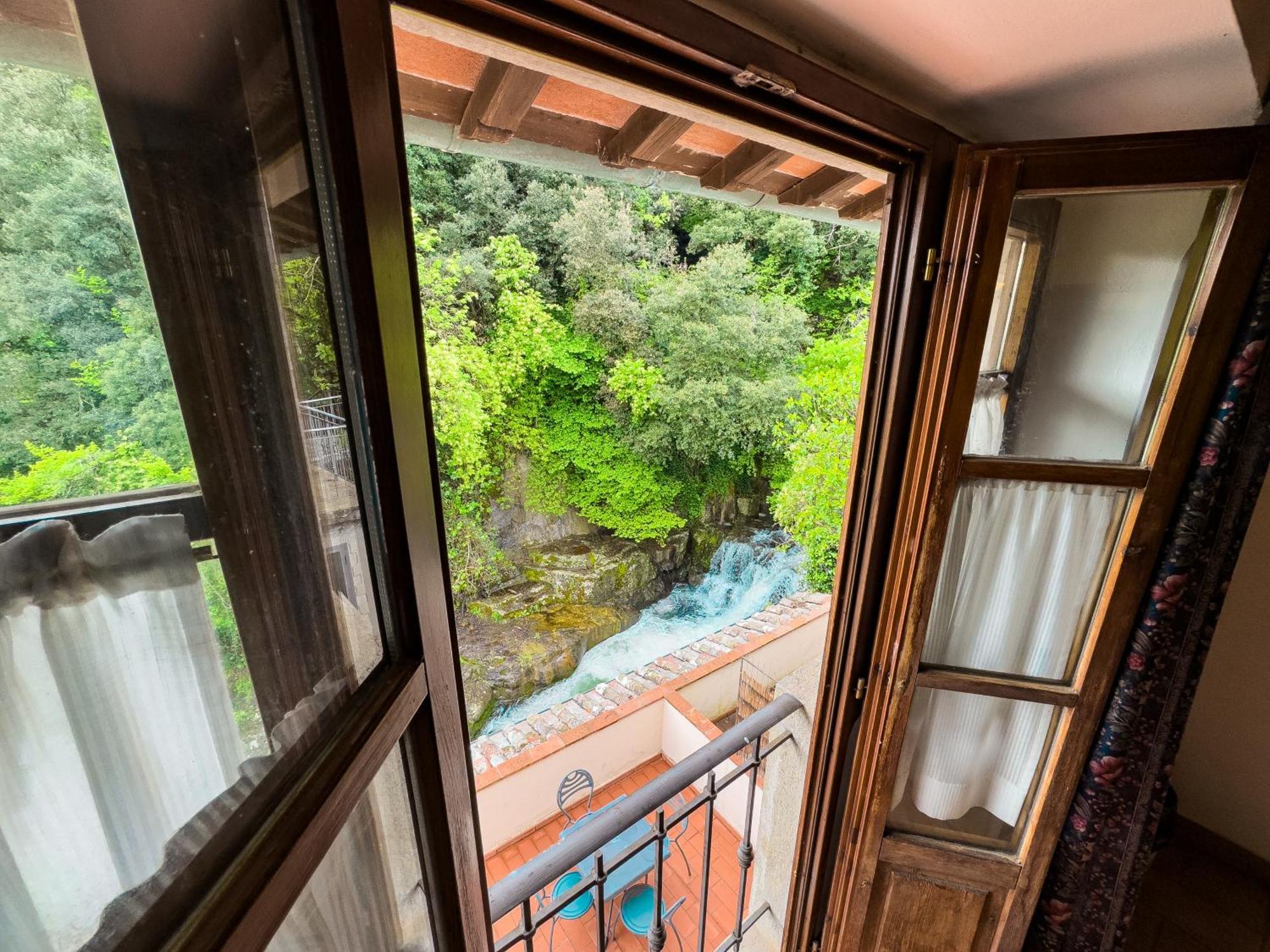 La Ferriera Exclusive Resort - Pool & Waterfall 罗洛·丘芬纳 外观 照片