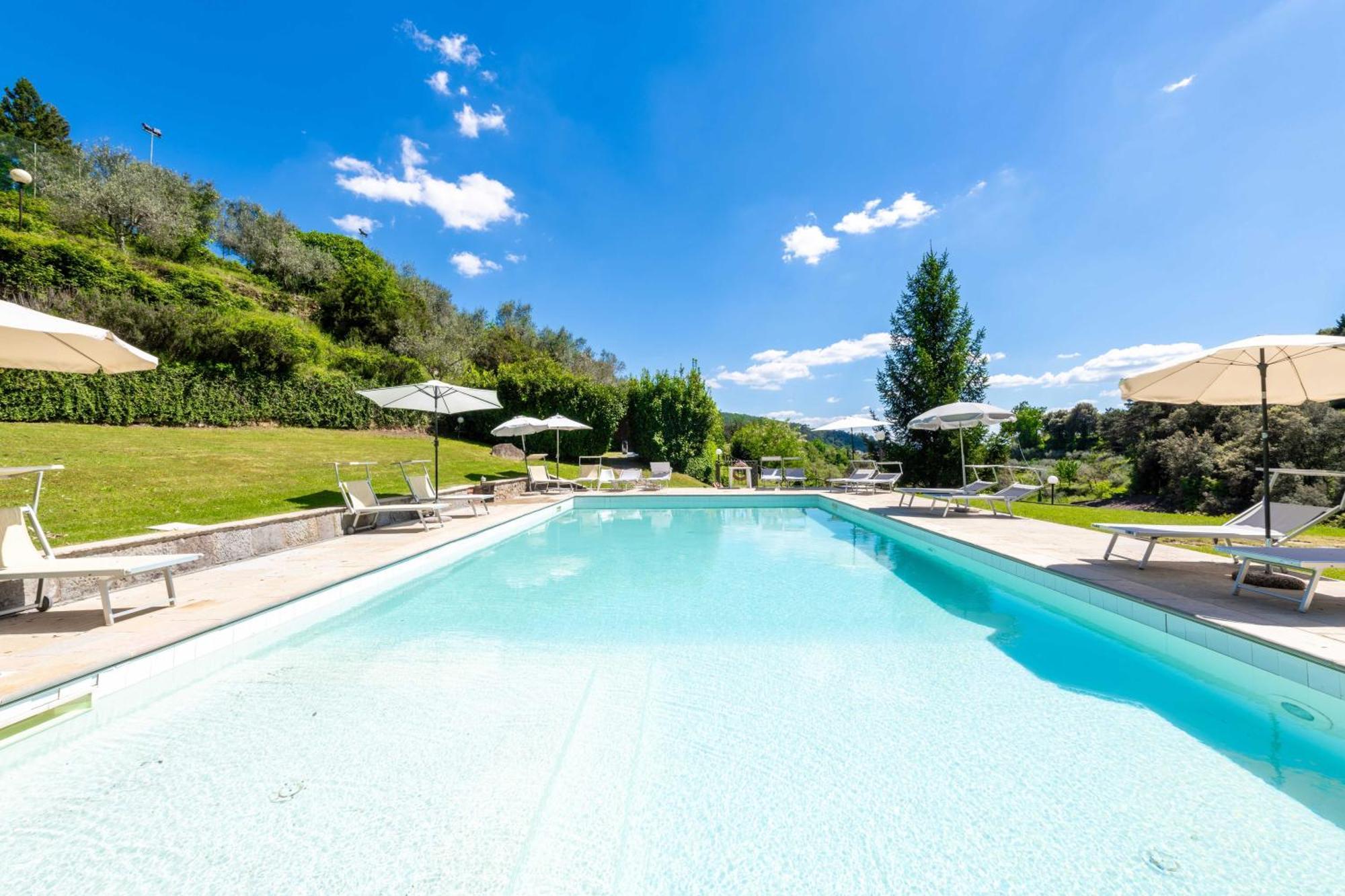 La Ferriera Exclusive Resort - Pool & Waterfall 罗洛·丘芬纳 外观 照片