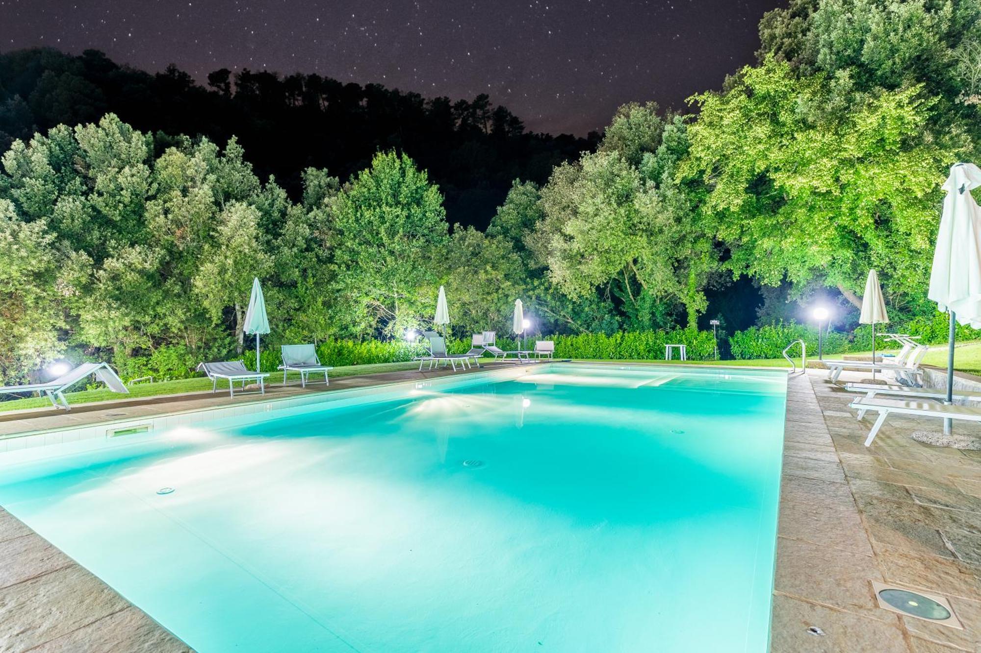 La Ferriera Exclusive Resort - Pool & Waterfall 罗洛·丘芬纳 外观 照片